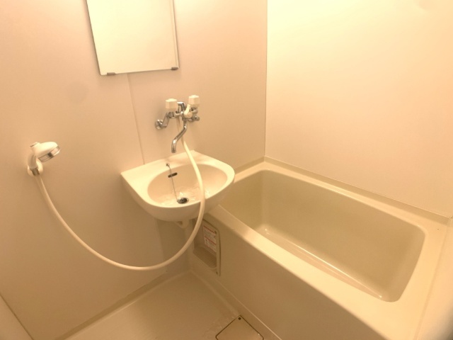 バス・シャワールーム　１日の疲れを流しましょう。