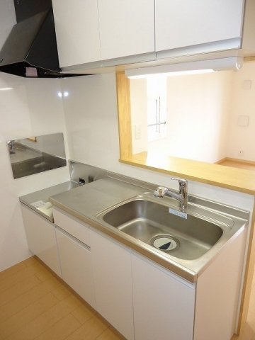キッチン　コンパクトなキッチンで掃除もラクラク