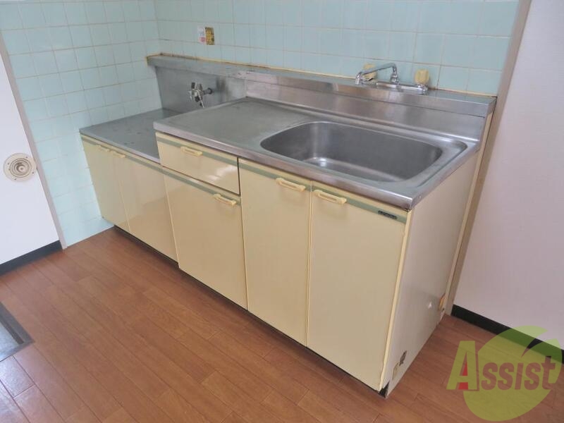 キッチン　一人暮らしには十分な大きさのキッチンです。