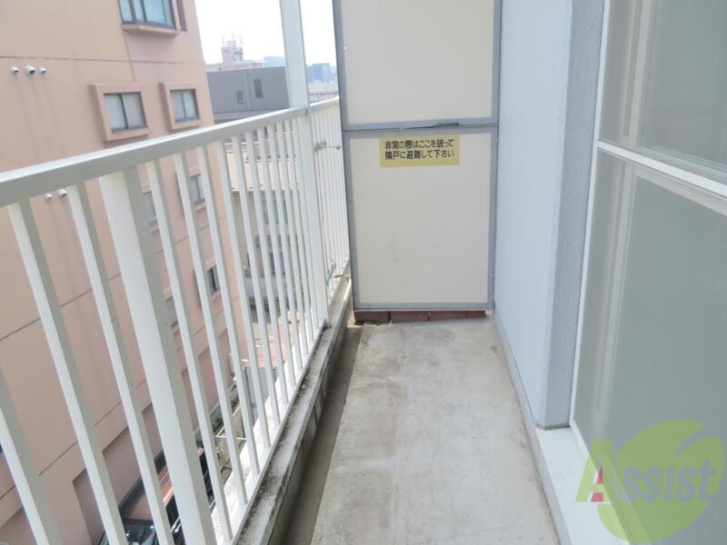 バルコニー　広めのバルコニーなので、沢山洗濯物が干せます。