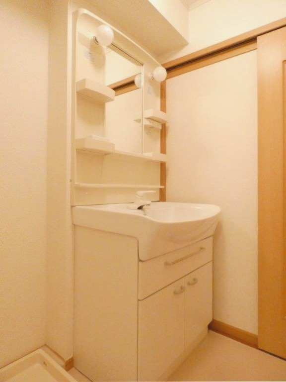 洗面設備　図面と現状が相違する場合は現状を優先とさ