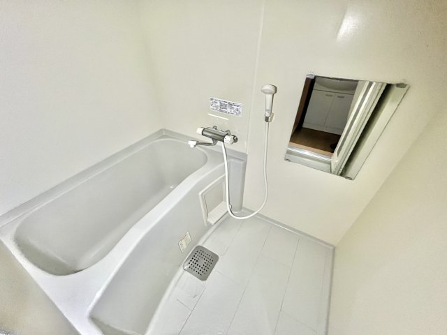 バス・シャワールーム　他号室の写真です。