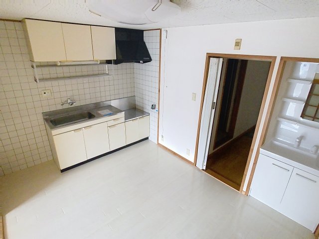 キッチン　現況が相違する場合は現況を優先致します。2025年9月撮影。