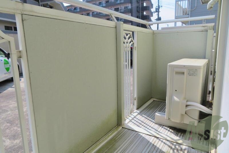 バルコニー　バルコニーがついて、お洗濯物も干せますね。