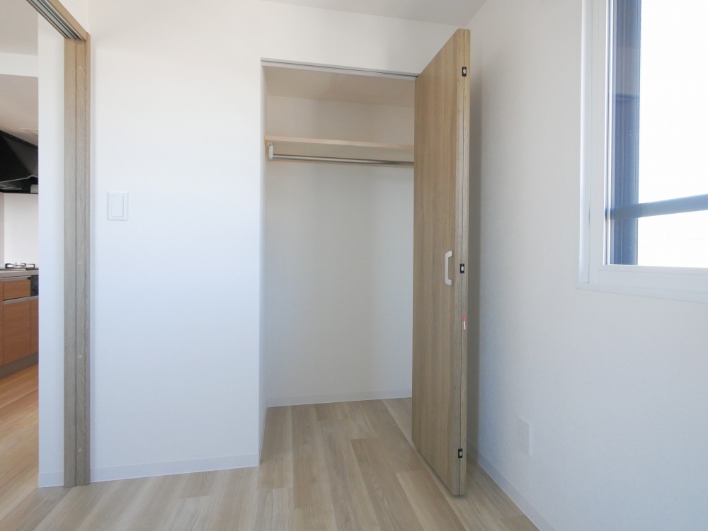 収納　壁一面のクローゼット付きです！