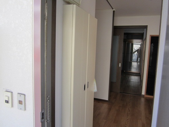 玄関　※他の号室の写真です。