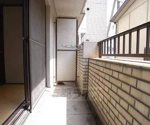 バルコニー　バルコニーも広め。