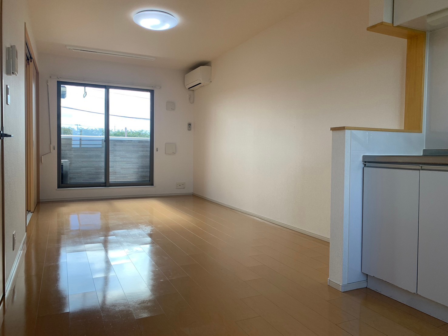 居室・リビング　※別部屋モデル写真