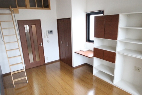 居室・リビング　※別号室の写真です