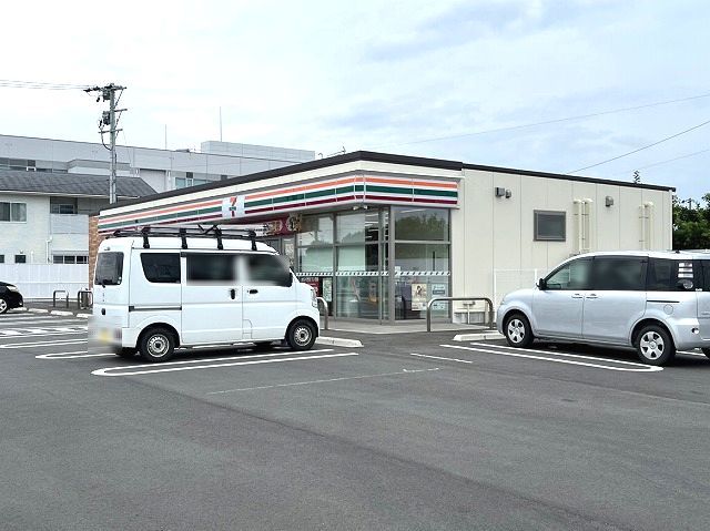 コンビニ　セブンイレブン　センター前店（コンビニ）まで600m