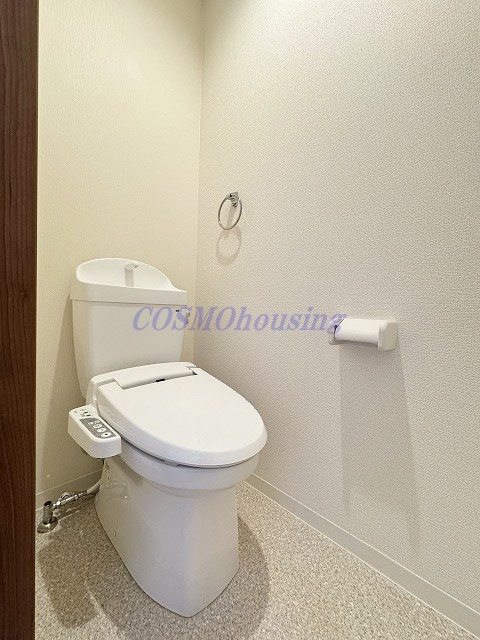 トイレ　温水洗浄便座