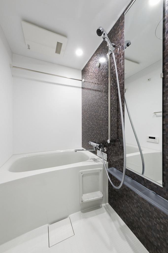 バス・シャワールーム　落ち着いた空間のお風呂です