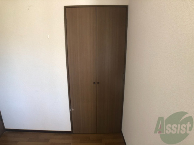 収納　収納はこちらのクローゼットをお使いください。