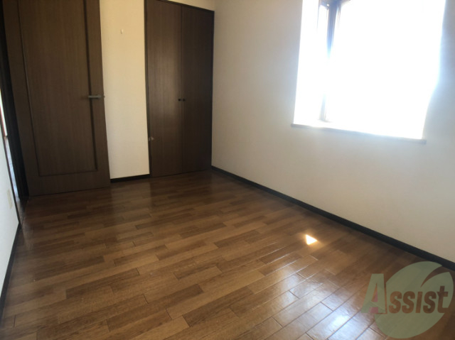 その他部屋・スペース　５．２帖のリビングになります。伸び伸び出来そうですね。