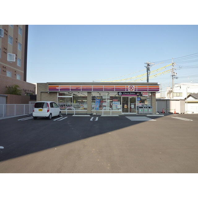 コンビニ　ファミリーマート鈴鹿平田二丁目店（コンビニ）まで82m