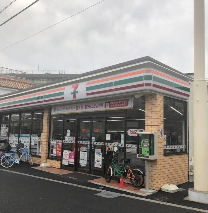 コンビニ　セブンイレブン（コンビニ）まで300m