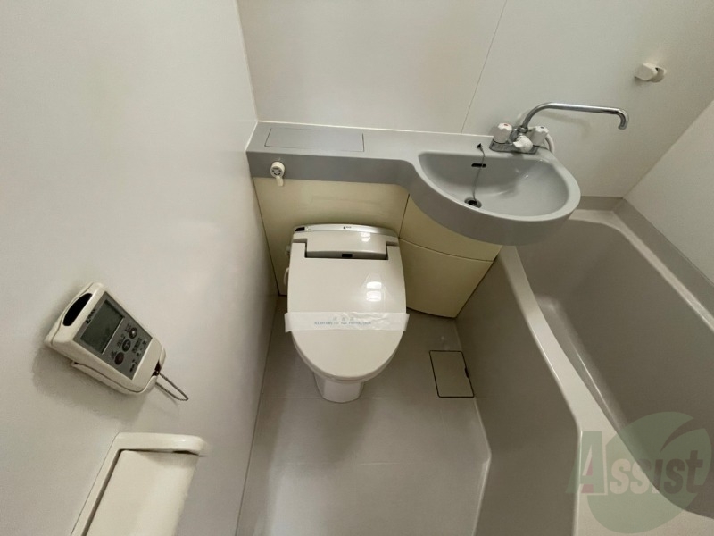 トイレ　シャワートイレになっているので快適です！