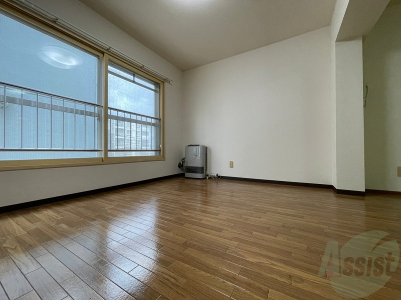 その他部屋・スペース　フローリングや壁の色がお洒落な印象のリビングです。