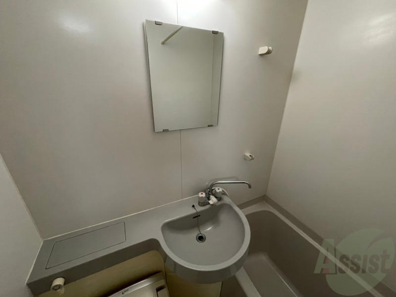 洗面設備　ユニットバス内の洗面台です。朝の身支度もスムーズです。