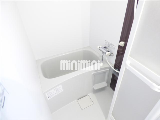 バス・シャワールーム　ゆったりサイズのバスルームです