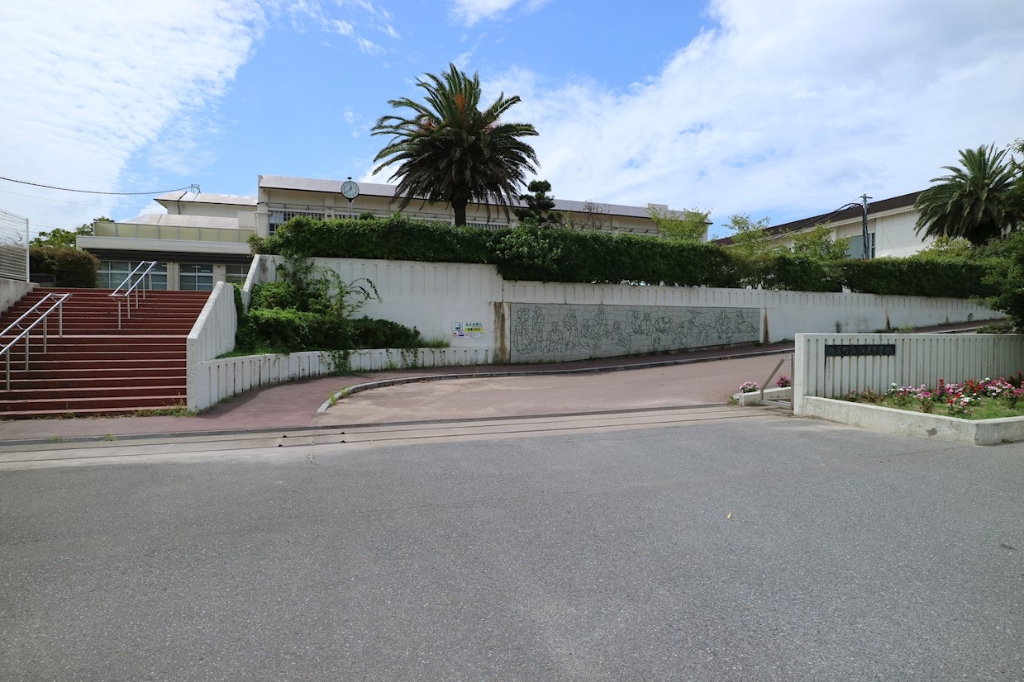 中学校　粕屋町立粕屋中学校（中学校）まで2499m