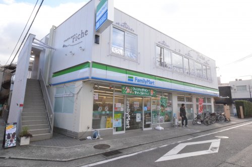 コンビニ　ファミリーマート阪急門戸厄神駅前店（コンビニ）まで487m