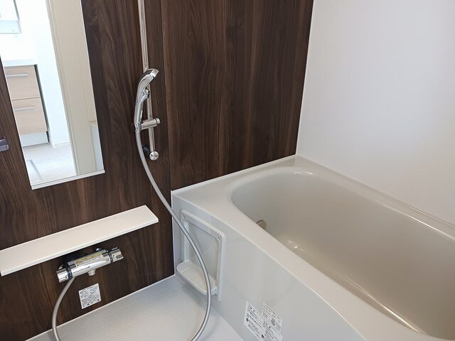 バス・シャワールーム　落ち着いた空間のお風呂です