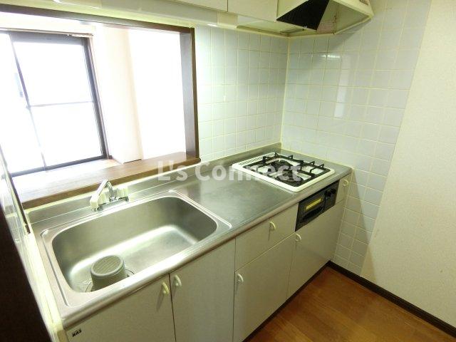 キッチン　２口ガスコンロのシステムキッチン。