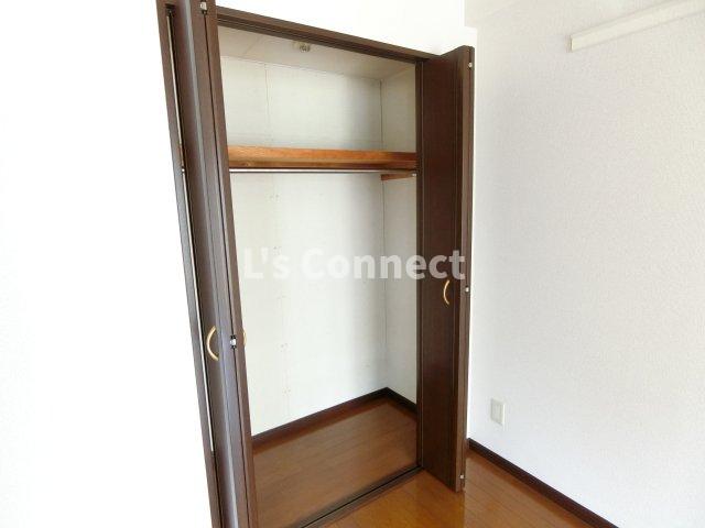 その他設備　各洋室にクローゼット付き。