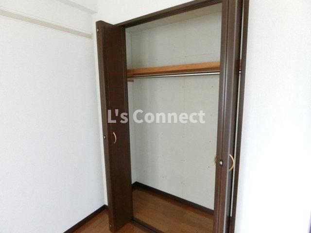 収納　各洋室にクローゼット付き。