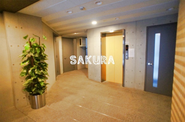 エントランス　お洒落な建物デザイン♪