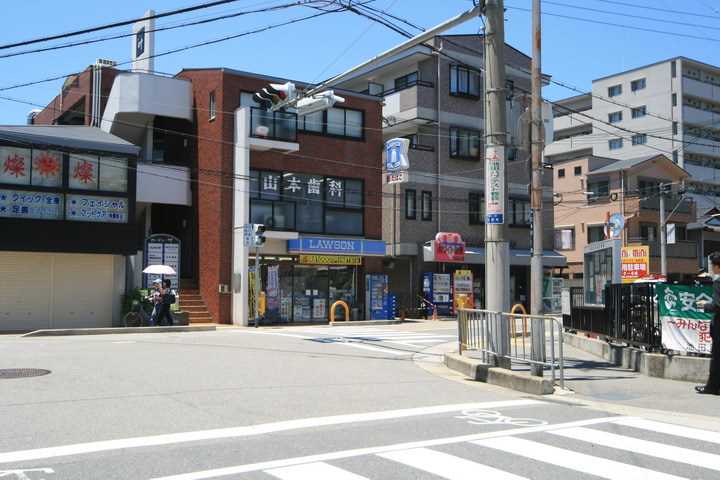 コンビニ　ローソン池田市役所前店（コンビニ）まで508m