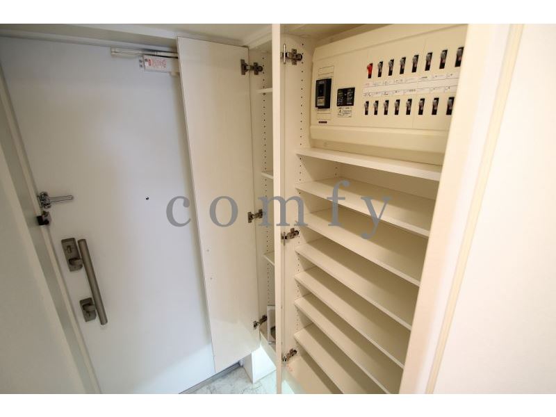 収納　シューズボックス