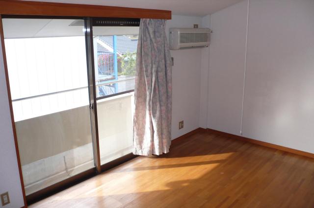 居室・リビング　※同タイプ部屋の写真です。