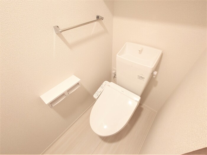 トイレ　温水洗浄便座付き