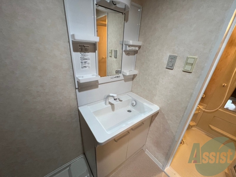 洗面設備　洗面は収納もあるので身支度にとても便利です