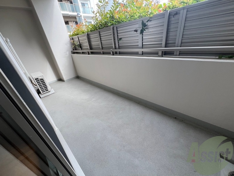 バルコニー　バルコニーは天気の良い日には洗濯物もよく乾きそうですね。