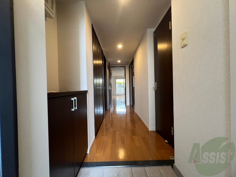 玄関　シンプルなすっきりとした玄関になっています