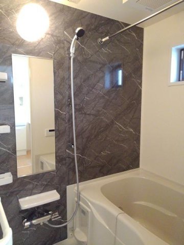 バス・シャワールーム　ゆったり過ごせるお風呂です