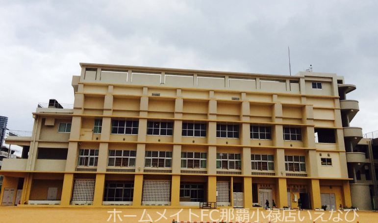 小学校　那覇市立泊小学校（小学校）まで110m
