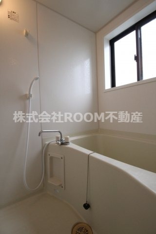 バス・シャワールーム　コンパクトで使いやすいお風呂です