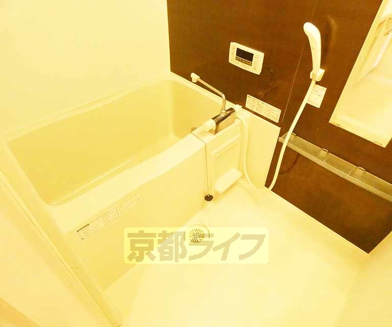 バス・シャワールーム　浴室乾燥機能付きです。