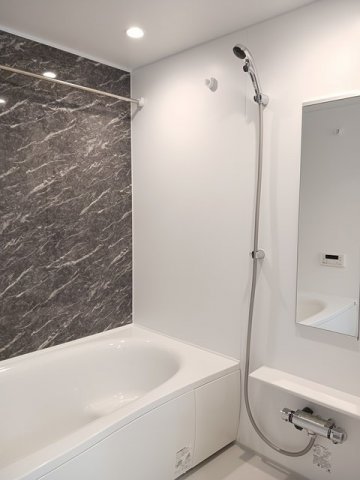 バス・シャワールーム　落ち着いた空間のお風呂です