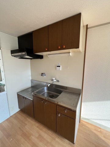 キッチン　壁付けキッチンでスペースを最大限有効活用できます！