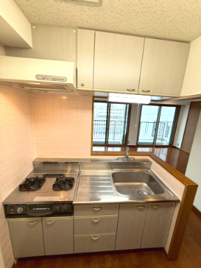 居室・リビング　★窓が多く明るいリビング★