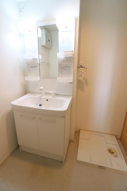 洗面設備　2　シャワー付き洗面台