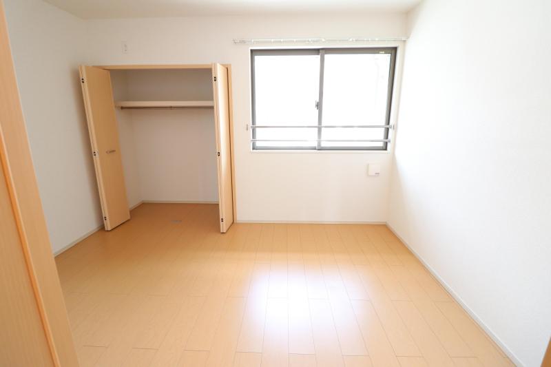 収納　北側洋室6帖の収納とお部屋