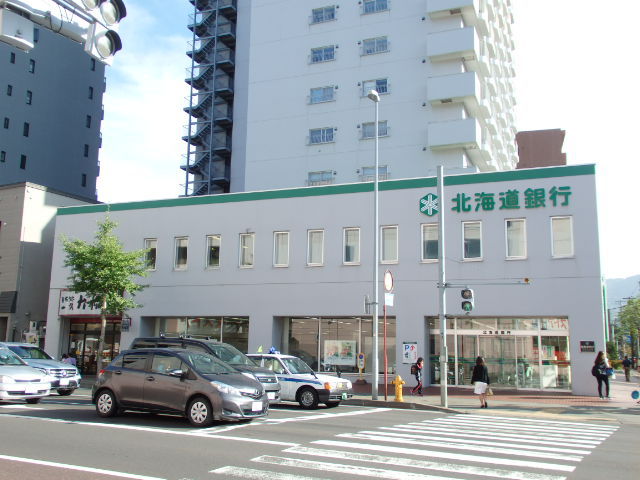 銀行　北海道銀行中央区鳥居前支店（銀行）まで338m