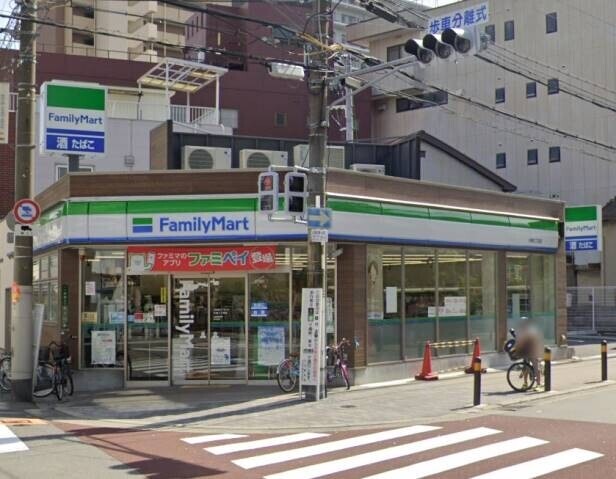 コンビニ　ファミリーマート中津三丁目店（コンビニ）まで570m