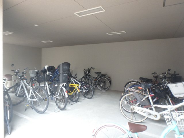 その他　屋内駐輪スペースです
